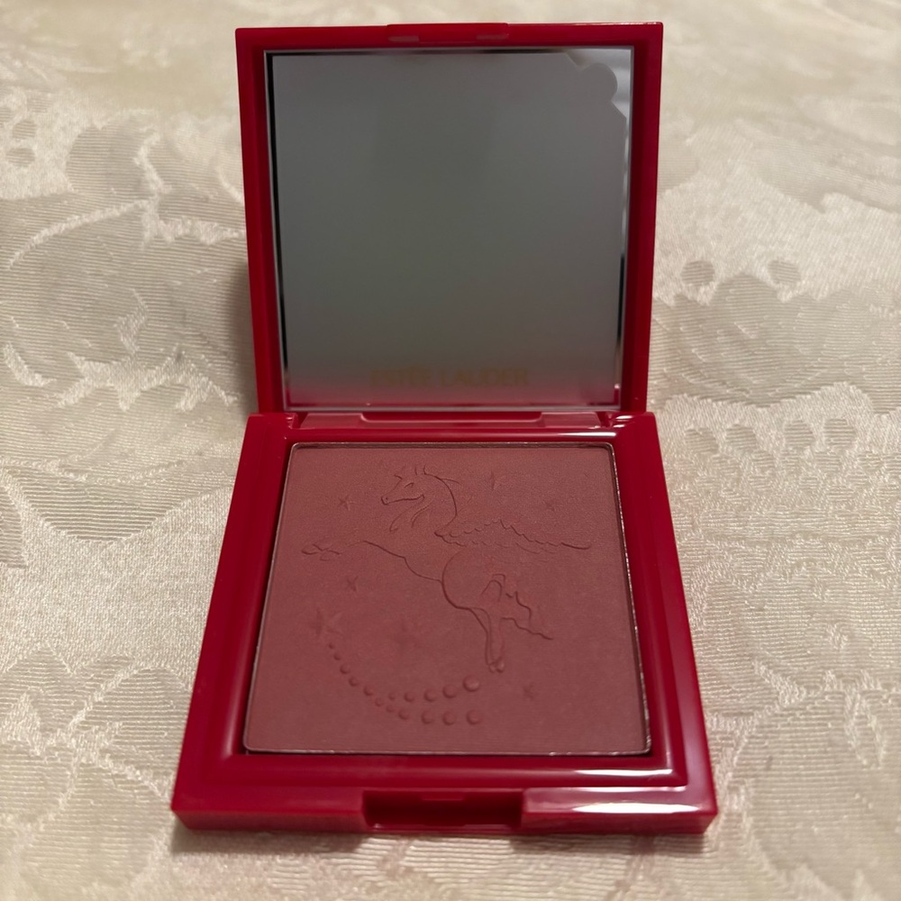 Estee Lauder Sculpting Blush in Rebellious Rose color (420) NWOT